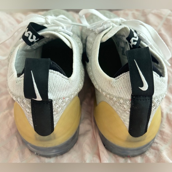 NIKE • BIG KIDS’ AIR VAPORMAX 2021 • UNISEX • SIZE 5Y • WORN ONCE - Picture 3 of 6